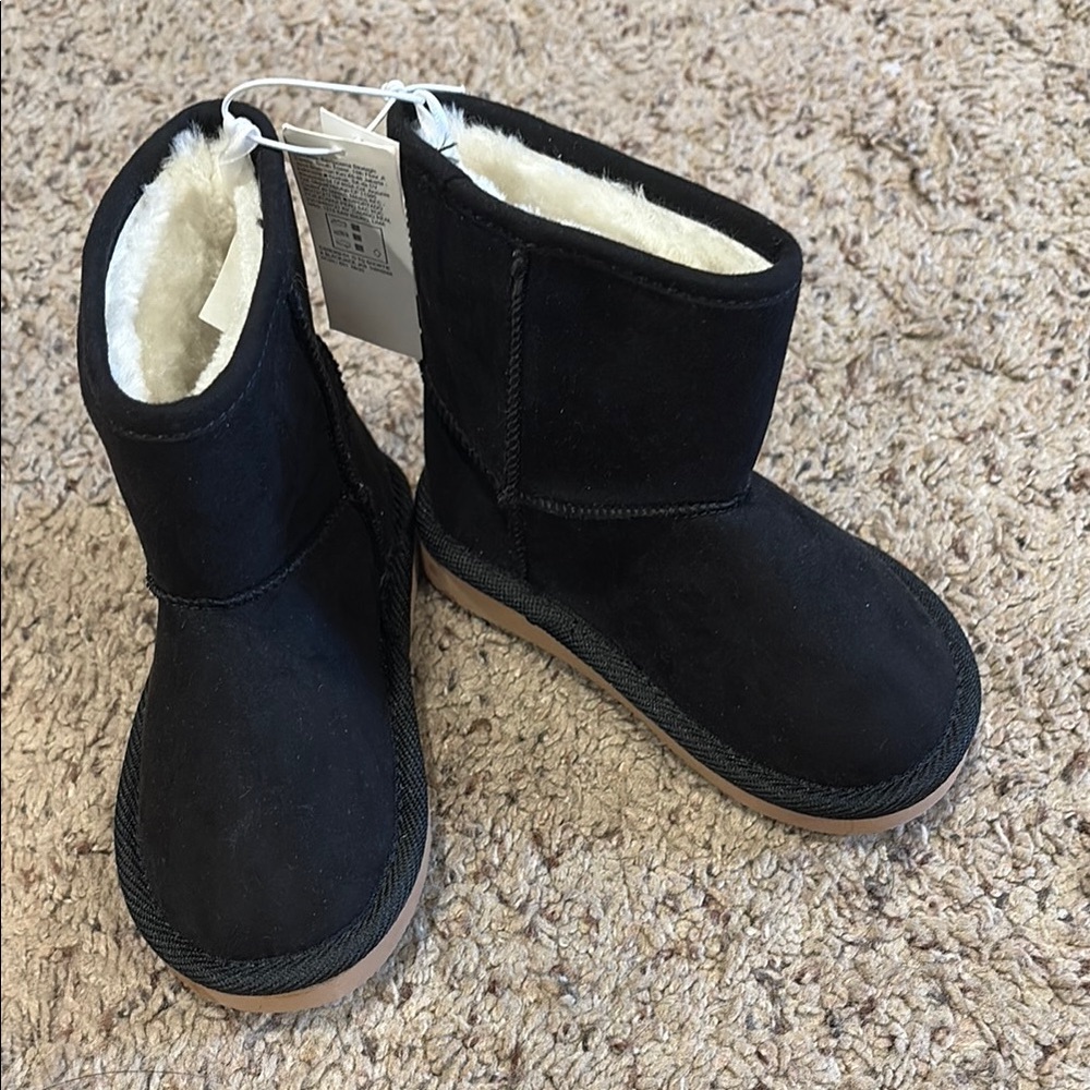 Old Navy Black Boots with Plush Lining